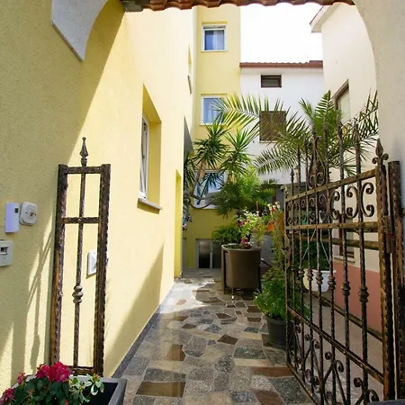 Jela 7 Apartman Póla