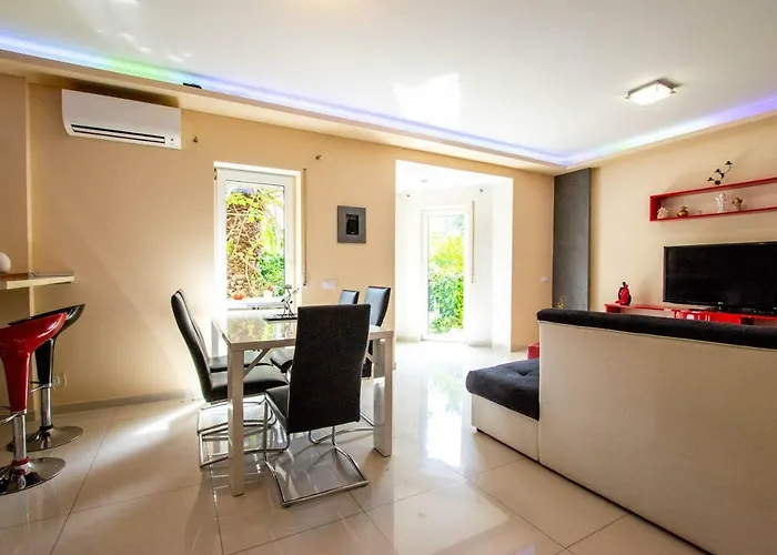 Jela 7 Apartman Póla